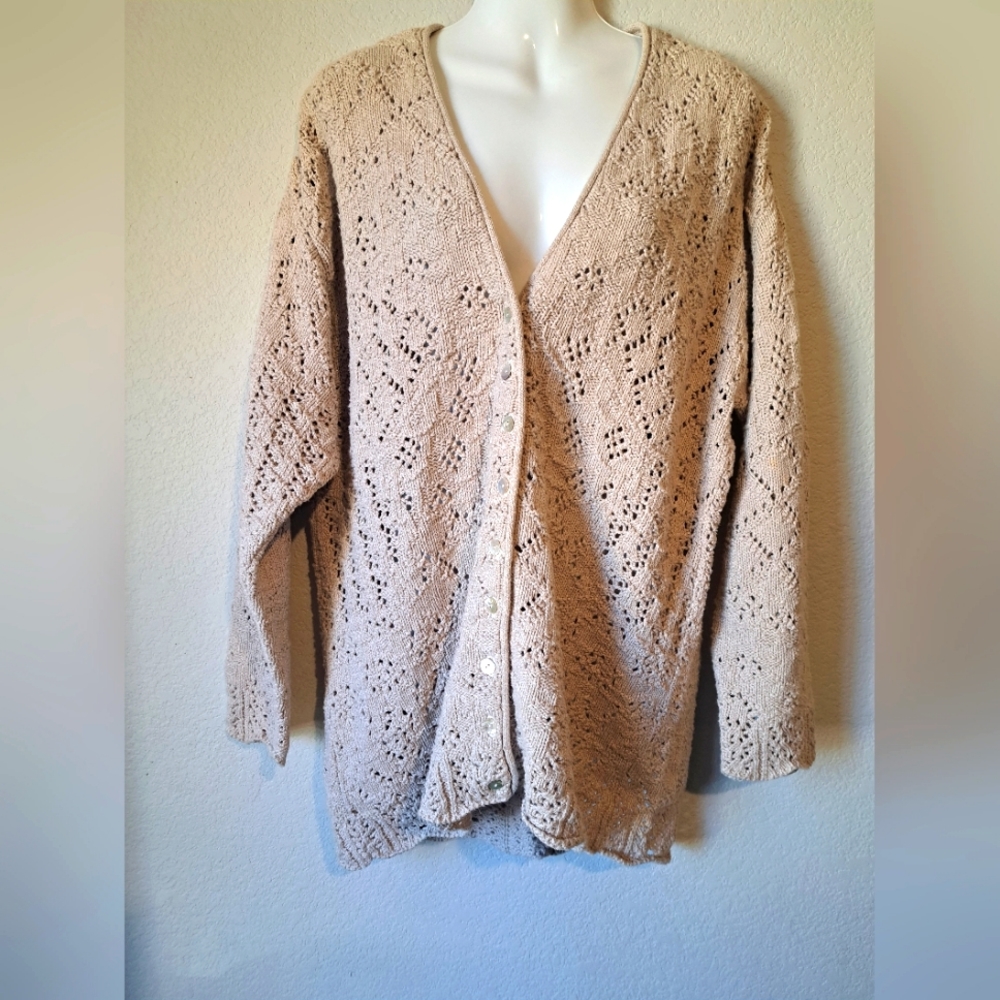 Long sleeved Knitted cardigan. Scalloped bottom hemline and sleeve